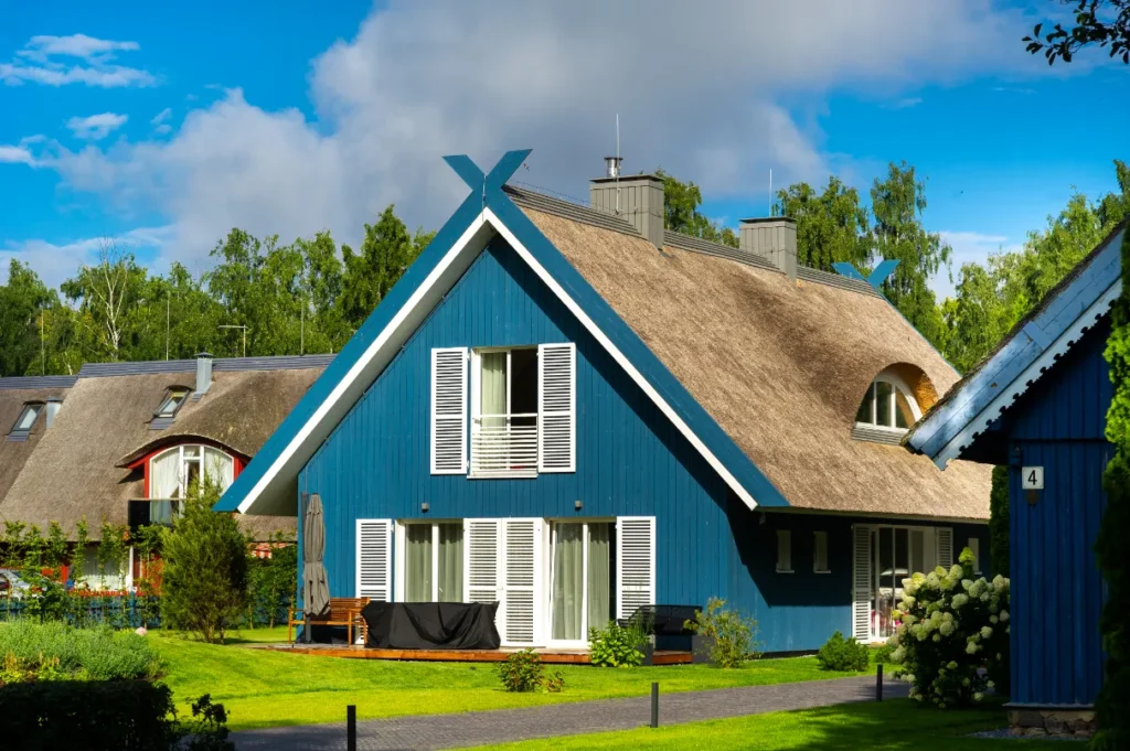 Roofing contractor Fort Worth TX repairing roof